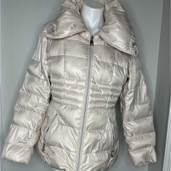 Karl Lagerfeld Jackets & Blazers - Karl lagerfeld off white zip up puffer, puffed collar adjustable waist size L